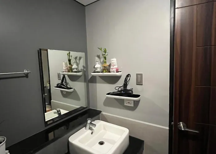 Bayfront In Pasay, With Balcony, Bay View, Near Moa, Okada, Picc, Airport, Wfh Ready Free Pool And Sauna Access Apartment Manila