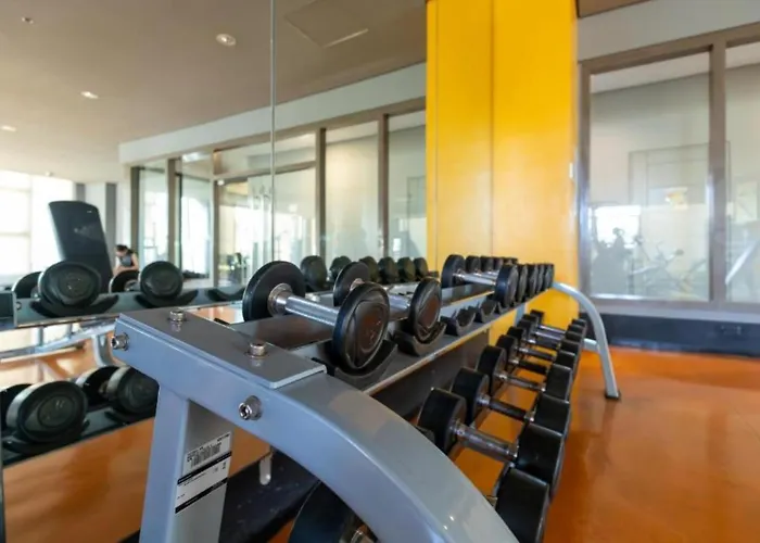 Bayfront In Pasay, With Balcony, Bay View, Near Moa, Okada, Picc, Airport, Wfh Ready Free Pool And Sauna Access * Manila