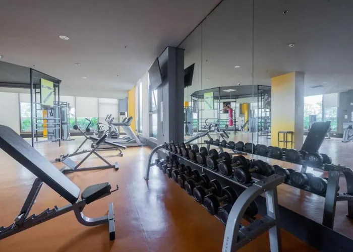 Bayfront In Pasay, With Balcony, Bay View, Near Moa, Okada, Picc, Airport, Wfh Ready Free Pool And Sauna Access * Manila