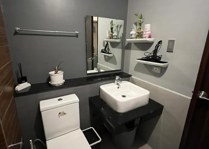 Bayfront In Pasay, With Balcony, Bay View, Near Moa, Okada, Picc, Airport, Wfh Ready Free Pool And Sauna Access Apartment Manila