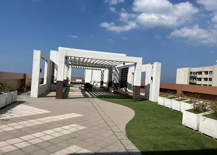 Apartment Bayfront In Pasay, With Balcony, Bay View, Near Moa, Okada, Picc, Airport, Wfh Ready Free Pool And Sauna Access Manila