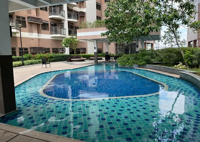 Bayfront In Pasay, With Balcony, Bay View, Near Moa, Okada, Picc, Airport, Wfh Ready Free Pool And Sauna Access Apartment *