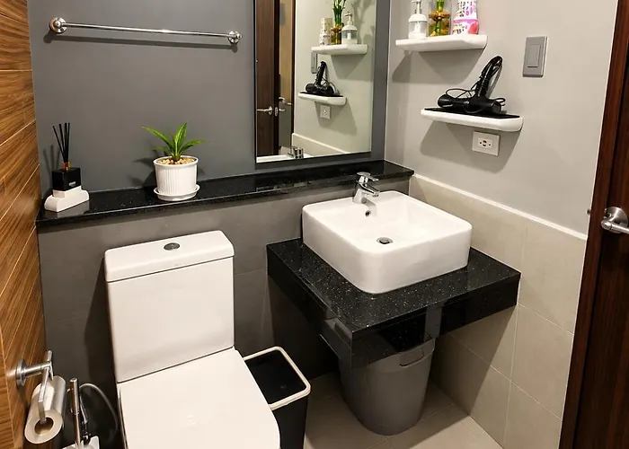 Apartment Bayfront In Pasay, With Balcony, Bay View, Near Moa, Okada, Picc, Airport, Wfh Ready Free Pool And Sauna Access